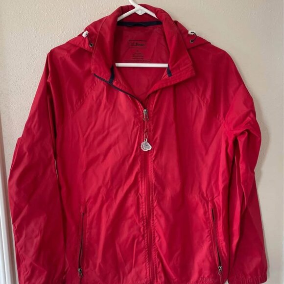 LL Bean Red Nylon Hooded Windbreaker Women’s sz Small S - Picture 1 of 3